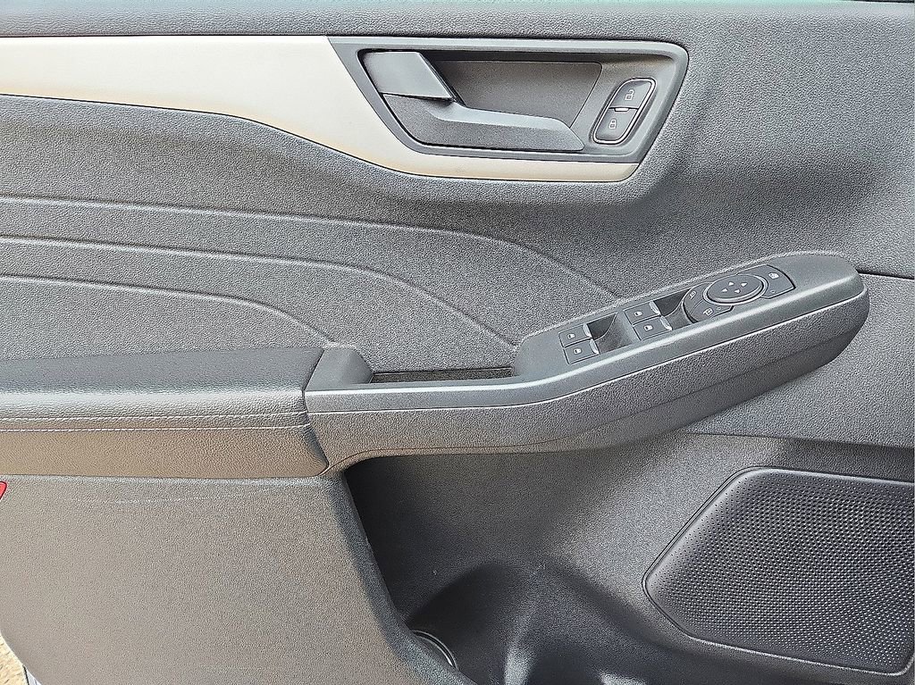 Used 2022 Ford Escape SE w/ Cold Weather Package image 22