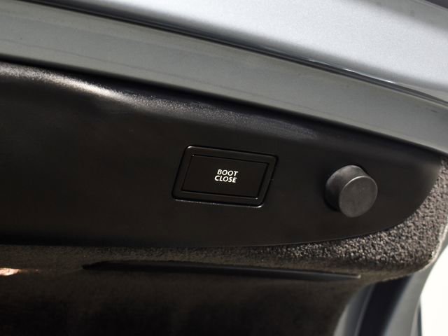 Used 2016 Bentley Flying Spur W12 image 48