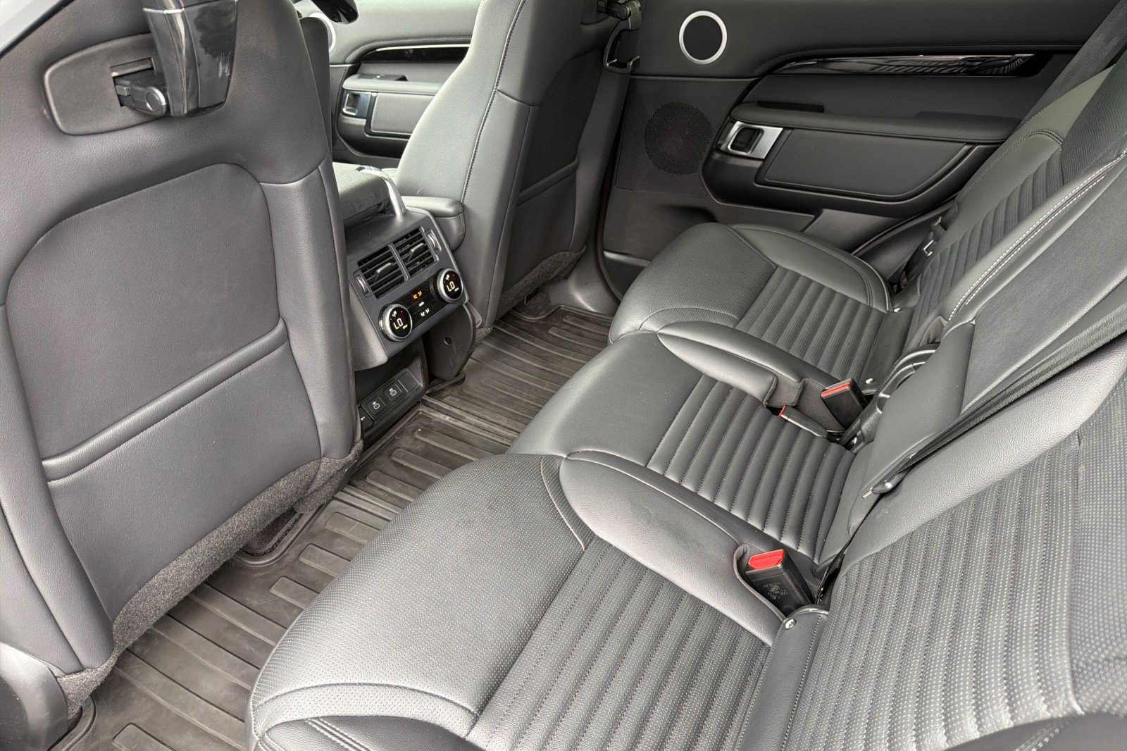 Used 2025 Land Rover Discovery S AWD/4WD image 32