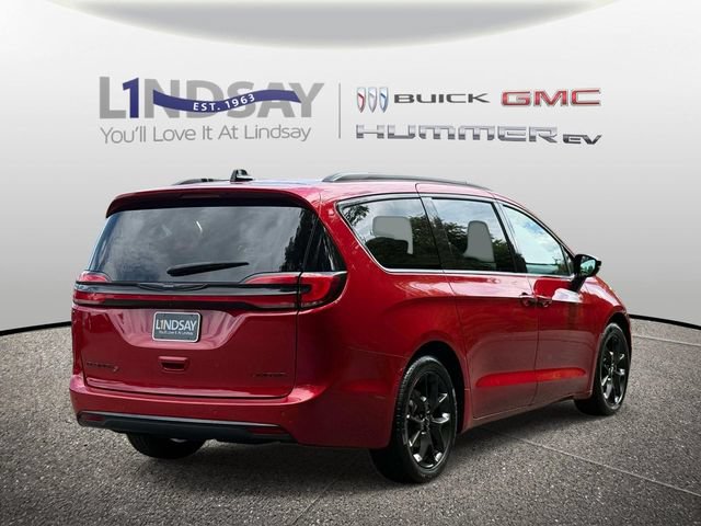 Used 2025 Chrysler Pacifica Limited FWD image 3
