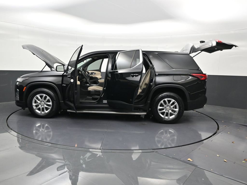 Used 2023 Chevrolet Traverse LS image 40