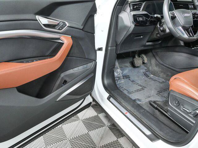Used 2022 Audi e-tron Chronos w/ Chronos Package AWD/4WD image 16