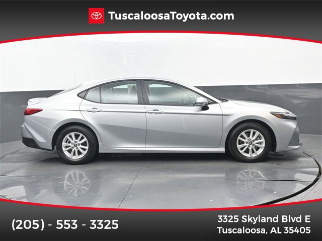 Used 2025 Toyota Camry LE image 1