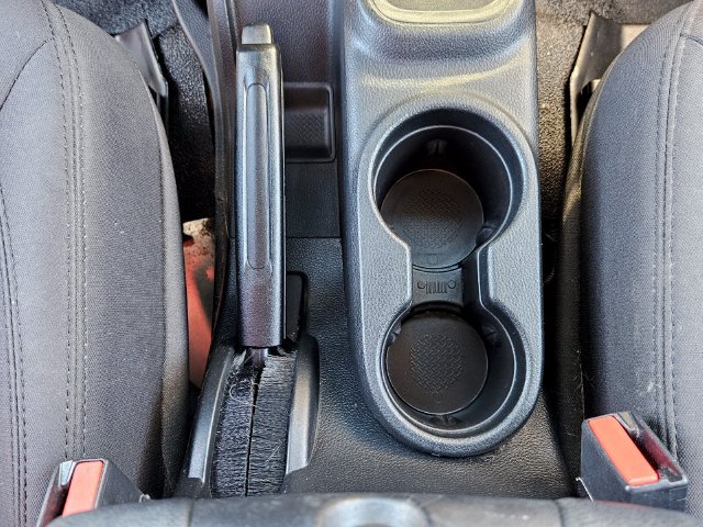 Used 2018 Jeep Wrangler Unlimited Sport w/ Connectivity Group AWD/4WD image 18