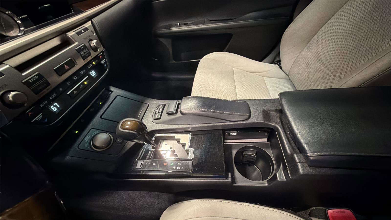 Used 2013 Lexus ES 350 w/ Luxury Pkg FWD image 19
