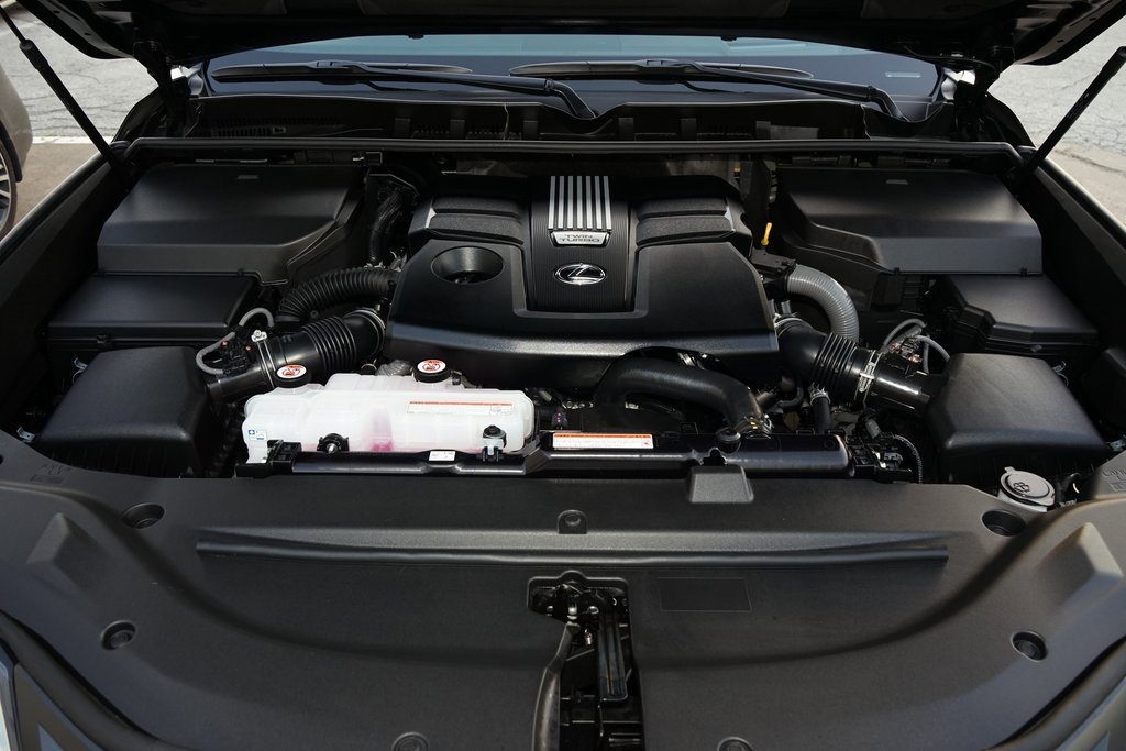 Used 2025 Lexus LX 600 4WD w/ Luxury Package image 36