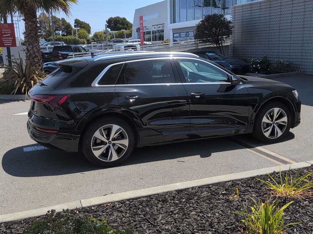 Used 2024 Audi Q8 e-tron Premium Plus w/ Premium Plus Package AWD/4WD image 5