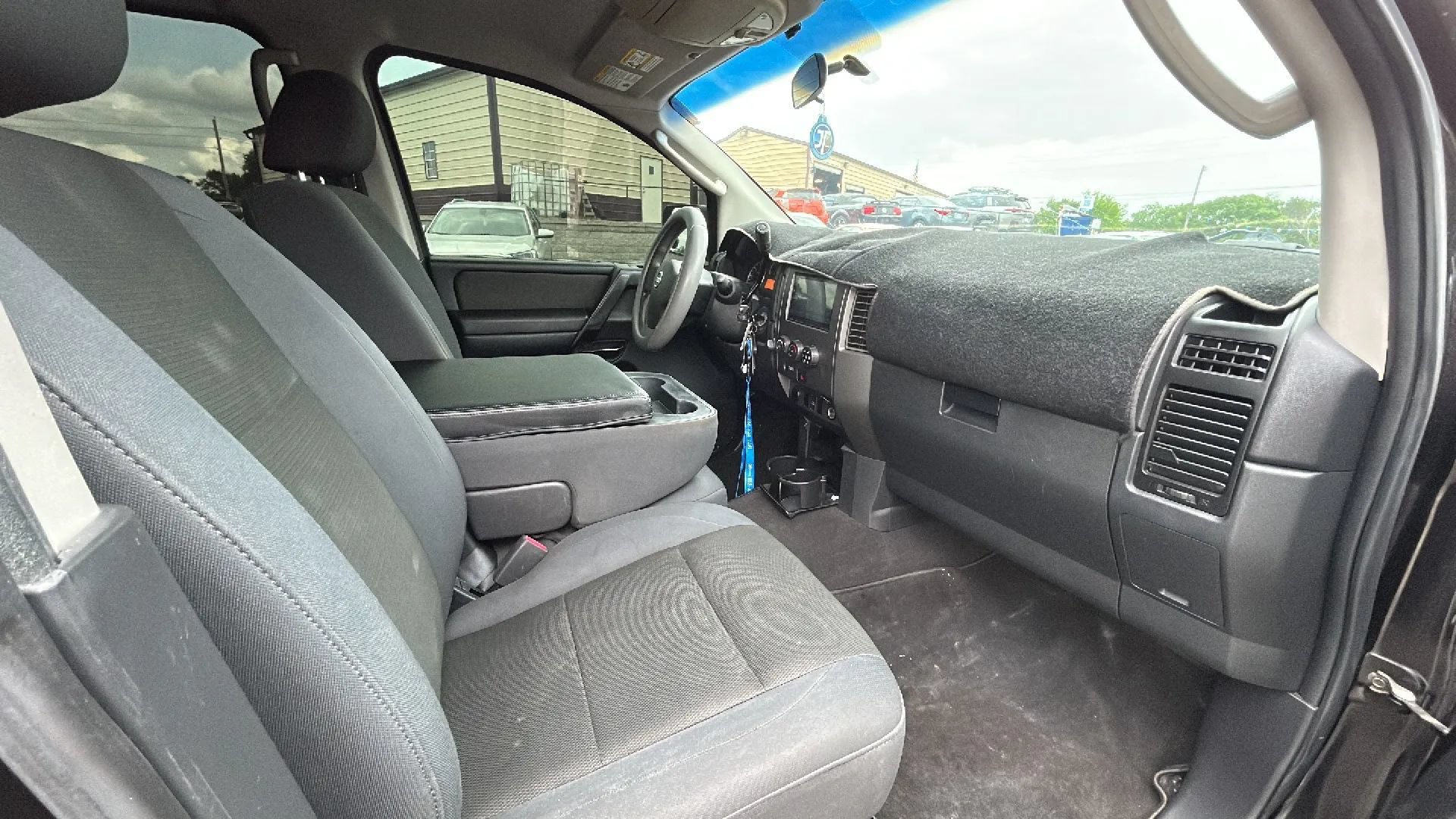 Used 2008 Nissan Titan LE AWD/4WD image 28