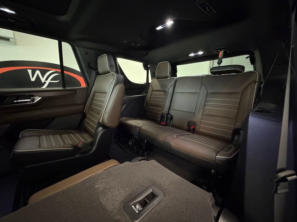 New 2026 GMC Yukon Denali Ultimate w/ LPO, Floor Liner Package AWD/4WD image 11