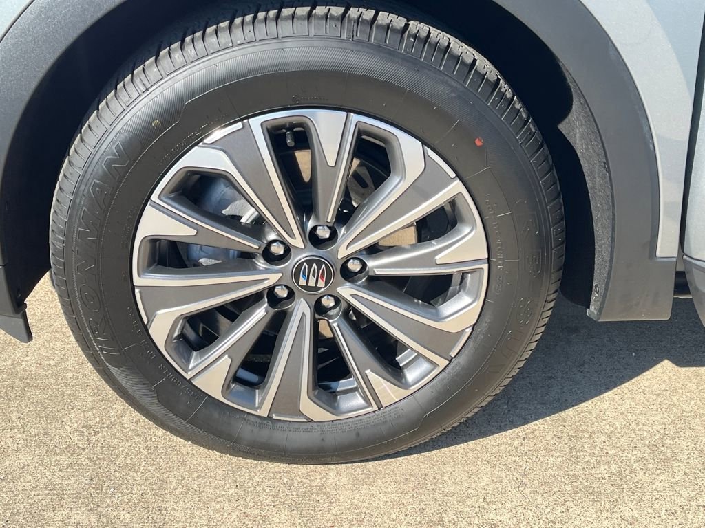 Used 2025 Buick Envision Preferred image 23