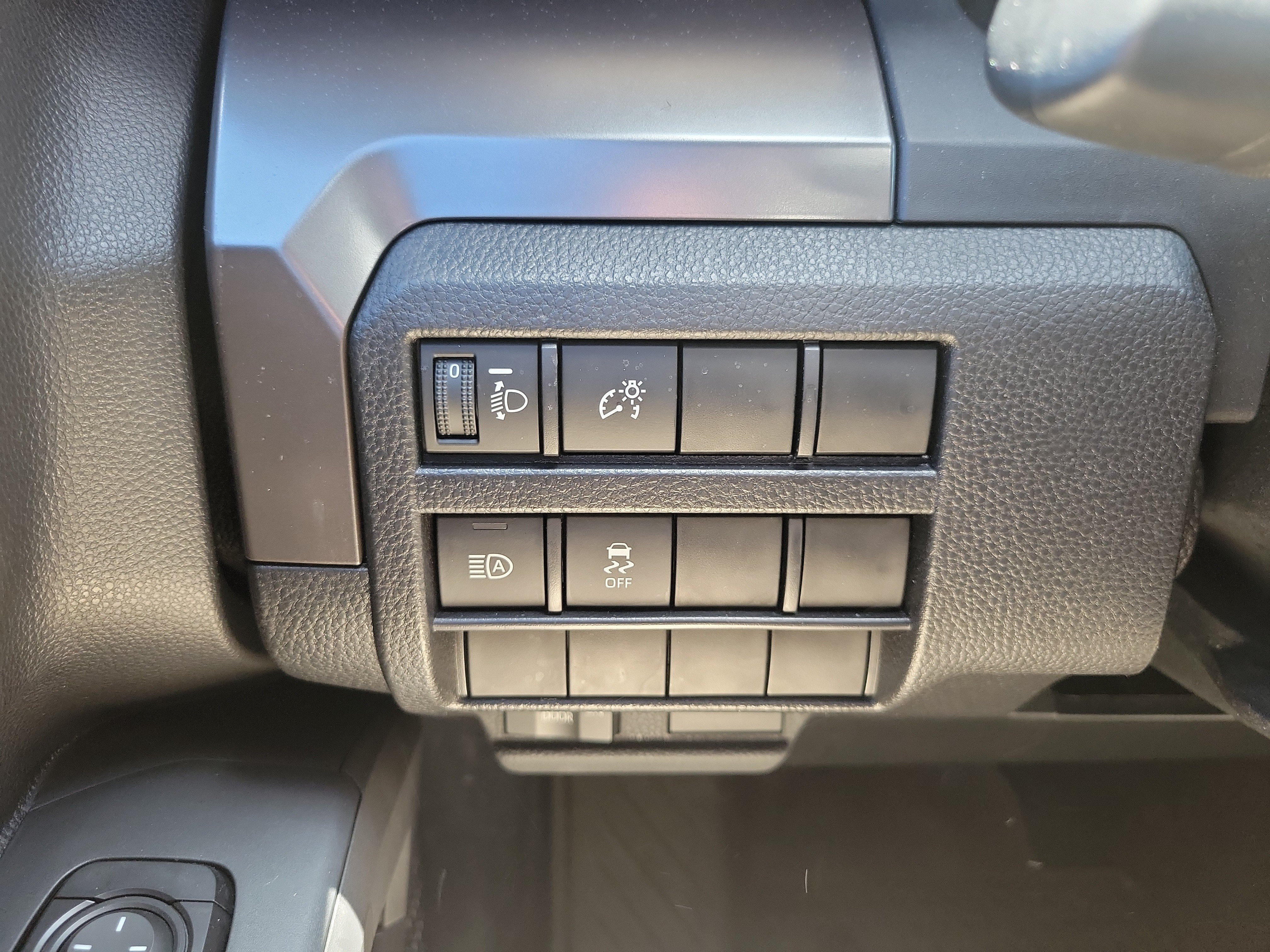 Used 2024 Toyota Tacoma SR5 AWD/4WD image 27