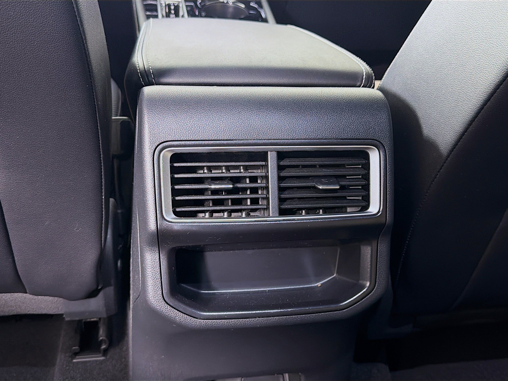 Used 2024 Volkswagen Atlas Cross Sport SE FWD image 25
