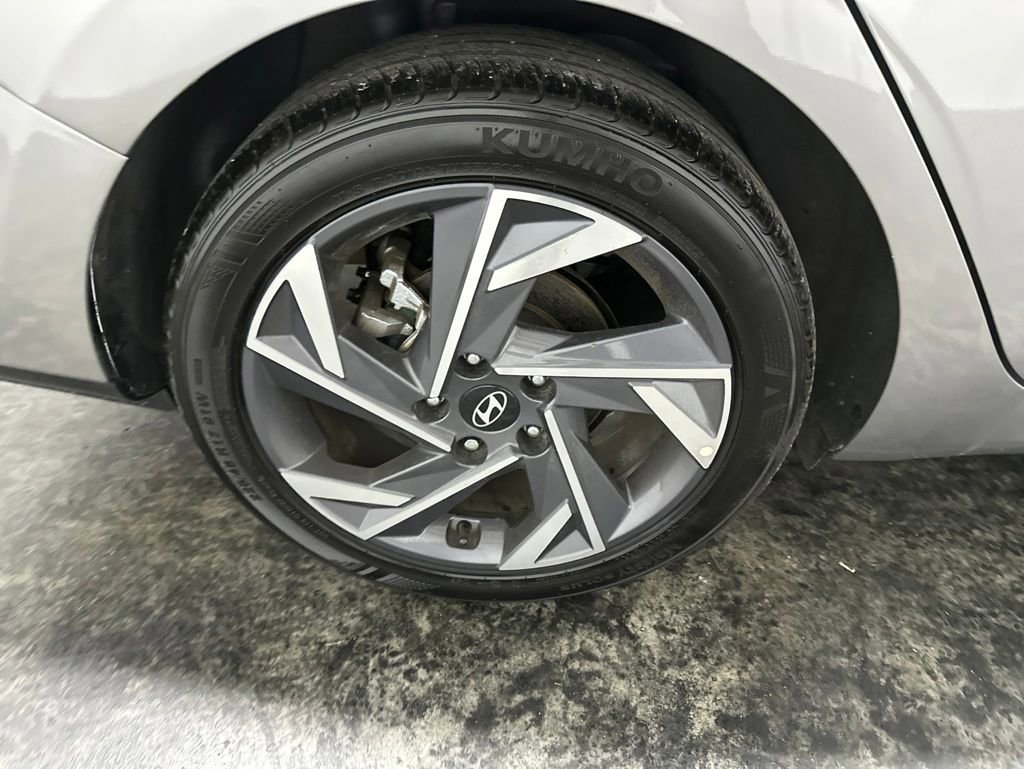 Used 2025 Hyundai Elantra SEL FWD image 5