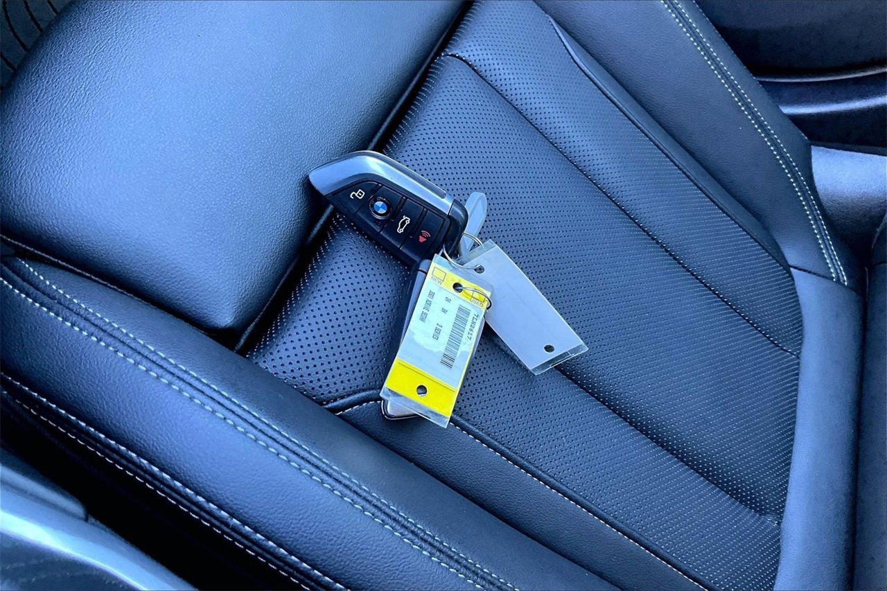 Used 2024 BMW 330i xDrive Sedan w/ Convenience Package image 32