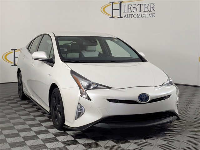 Used 2017 Toyota Prius Four image 2