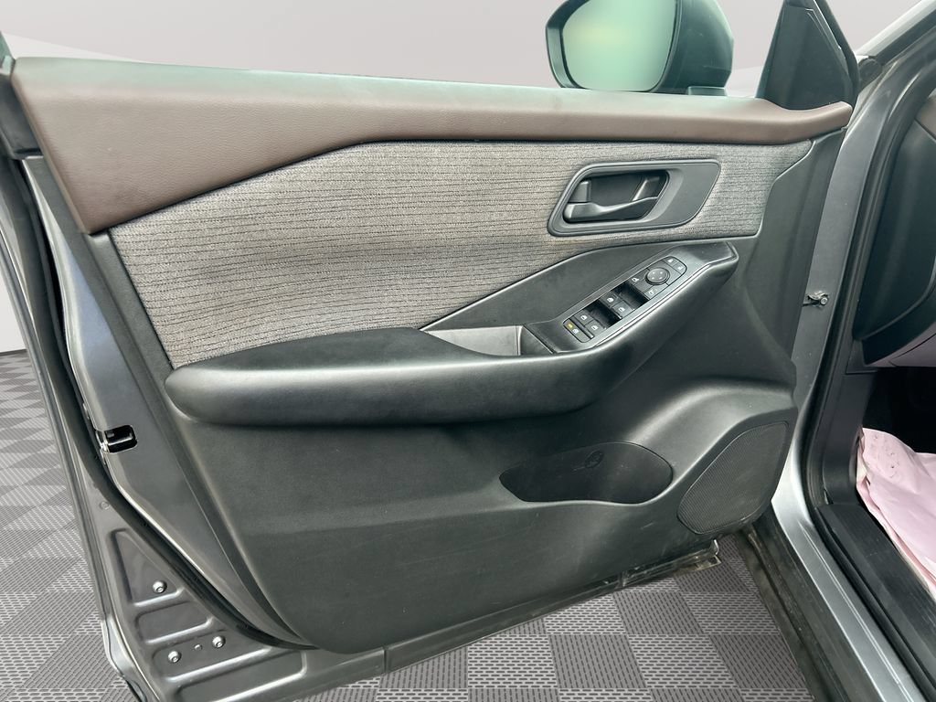 Used 2023 Nissan Rogue S AWD/4WD image 24