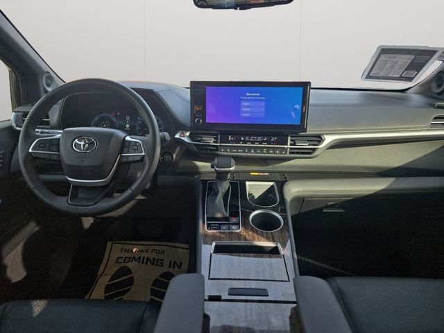 Used 2025 Toyota Sienna Limited image 18