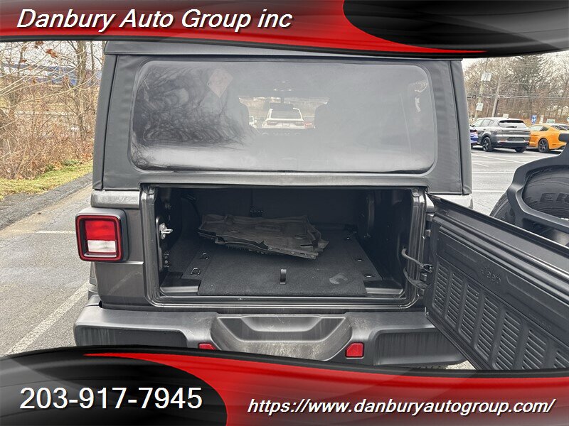 Used 2022 Jeep Wrangler Unlimited Sahara w/ Cold Weather Group AWD/4WD image 13