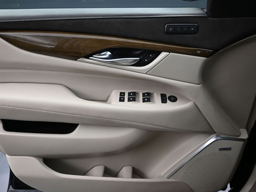 Used 2020 Cadillac Escalade Luxury image 22