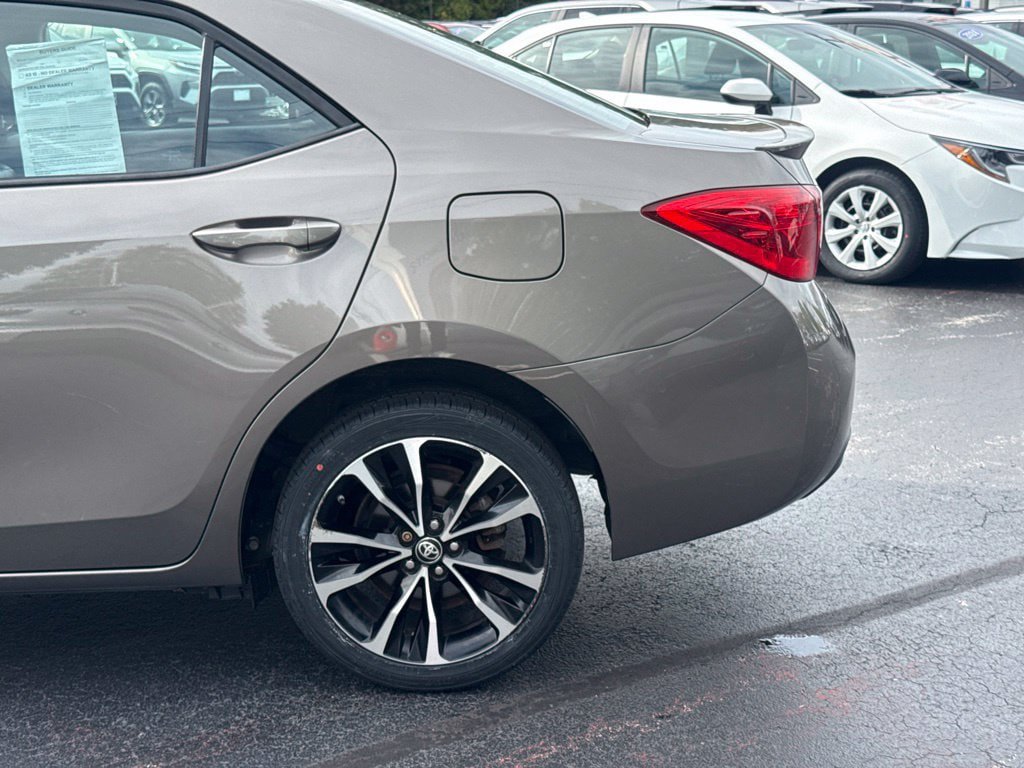 Certified 2017 Toyota Corolla SE w/ SE Premium Package FWD image 4