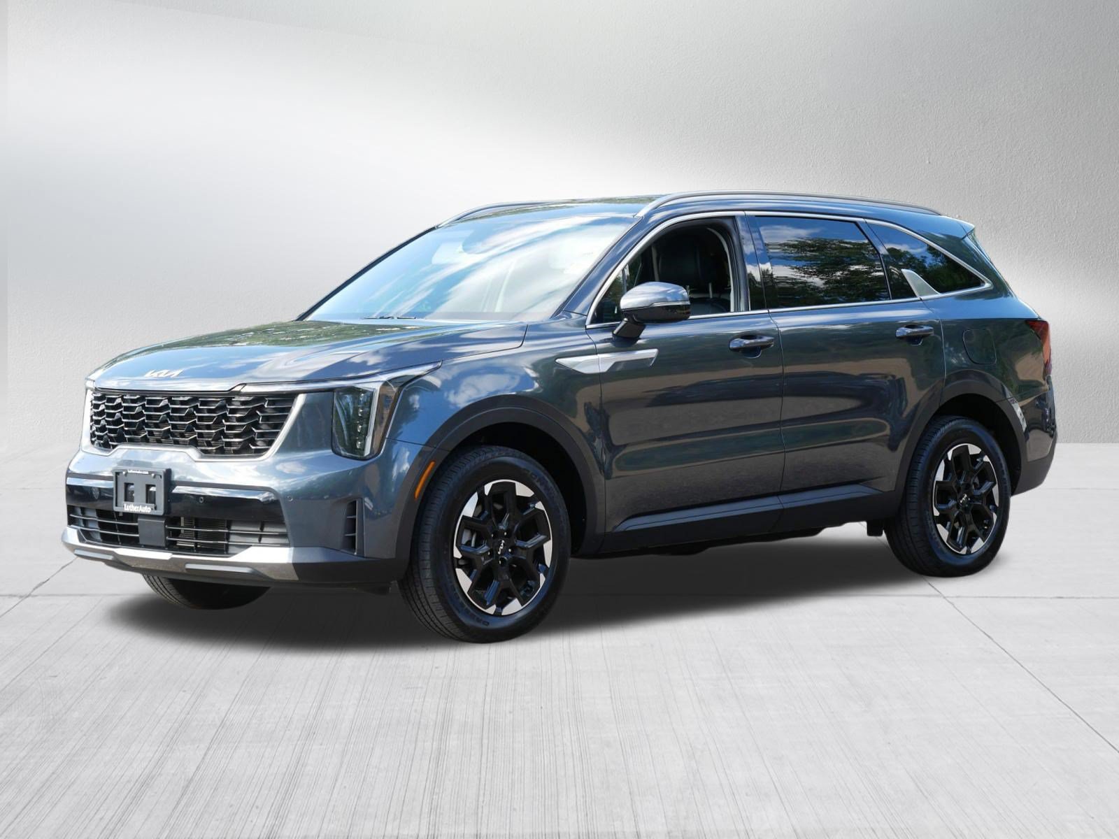 Certified 2025 Kia Sorento S AWD/4WD image 3