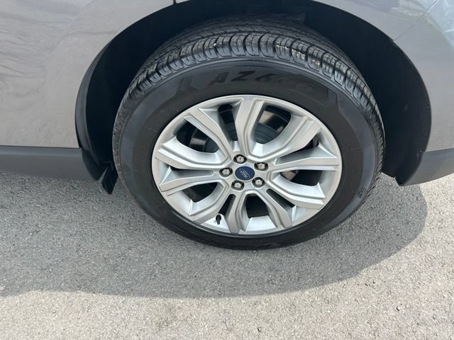 Used 2022 Ford Edge Titanium w/ Equipment Group 301A AWD/4WD image 9