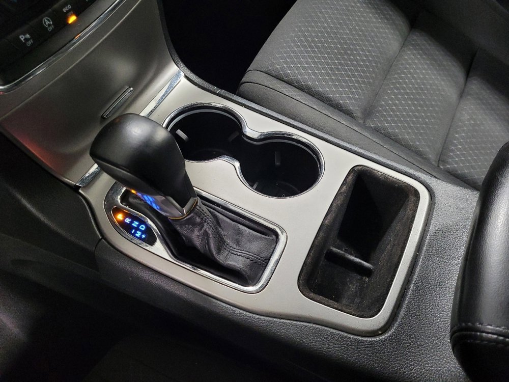 Used 2019 Jeep Grand Cherokee Laredo image 26