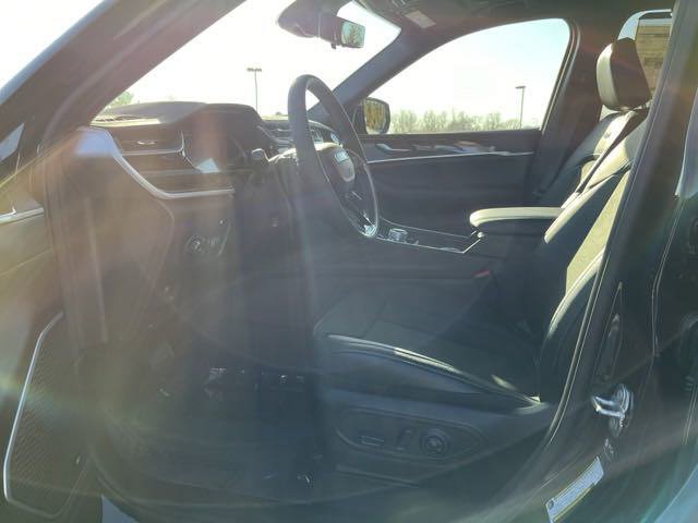 New 2024 Jeep Grand Cherokee Trailhawk w/ Advanced Protech Group II image 39