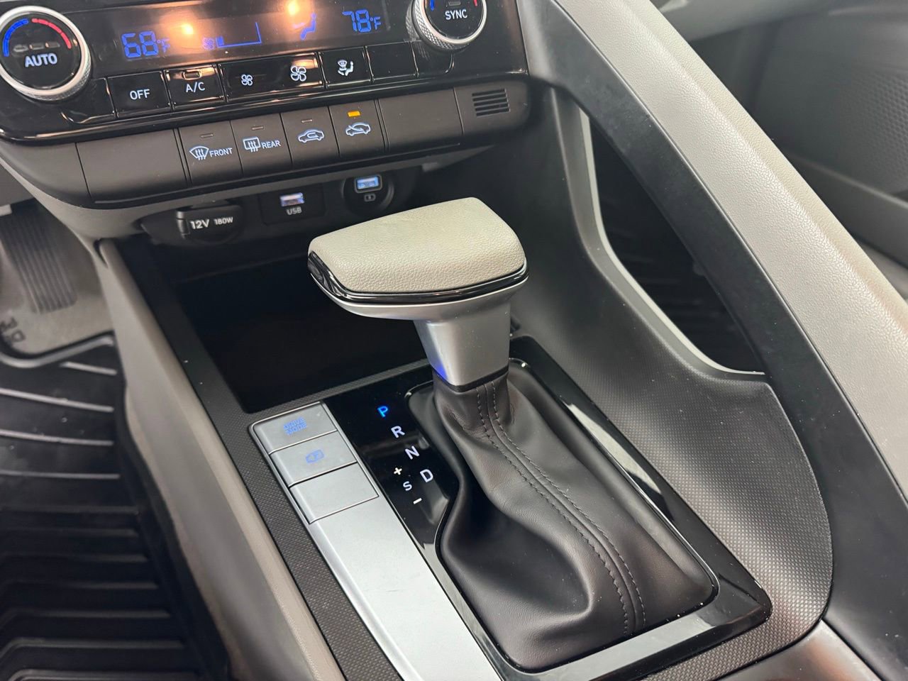 Used 2022 Hyundai Elantra SEL image 18