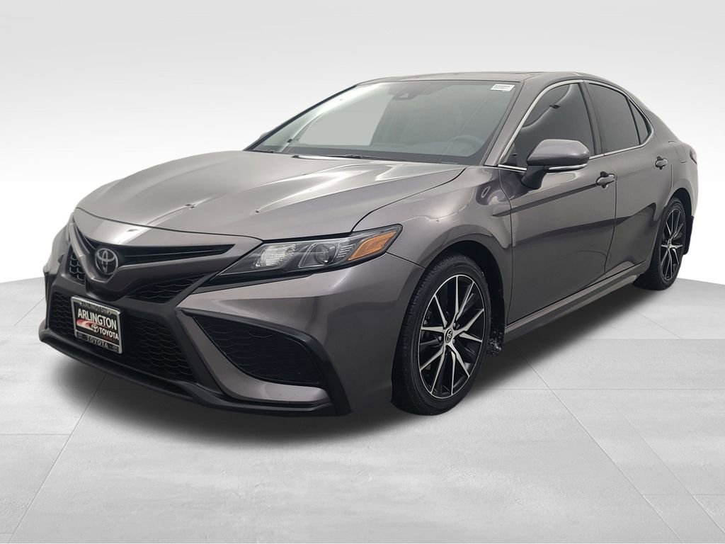 Used 2022 Toyota Camry SE w/ Cold Weather Package image 9
