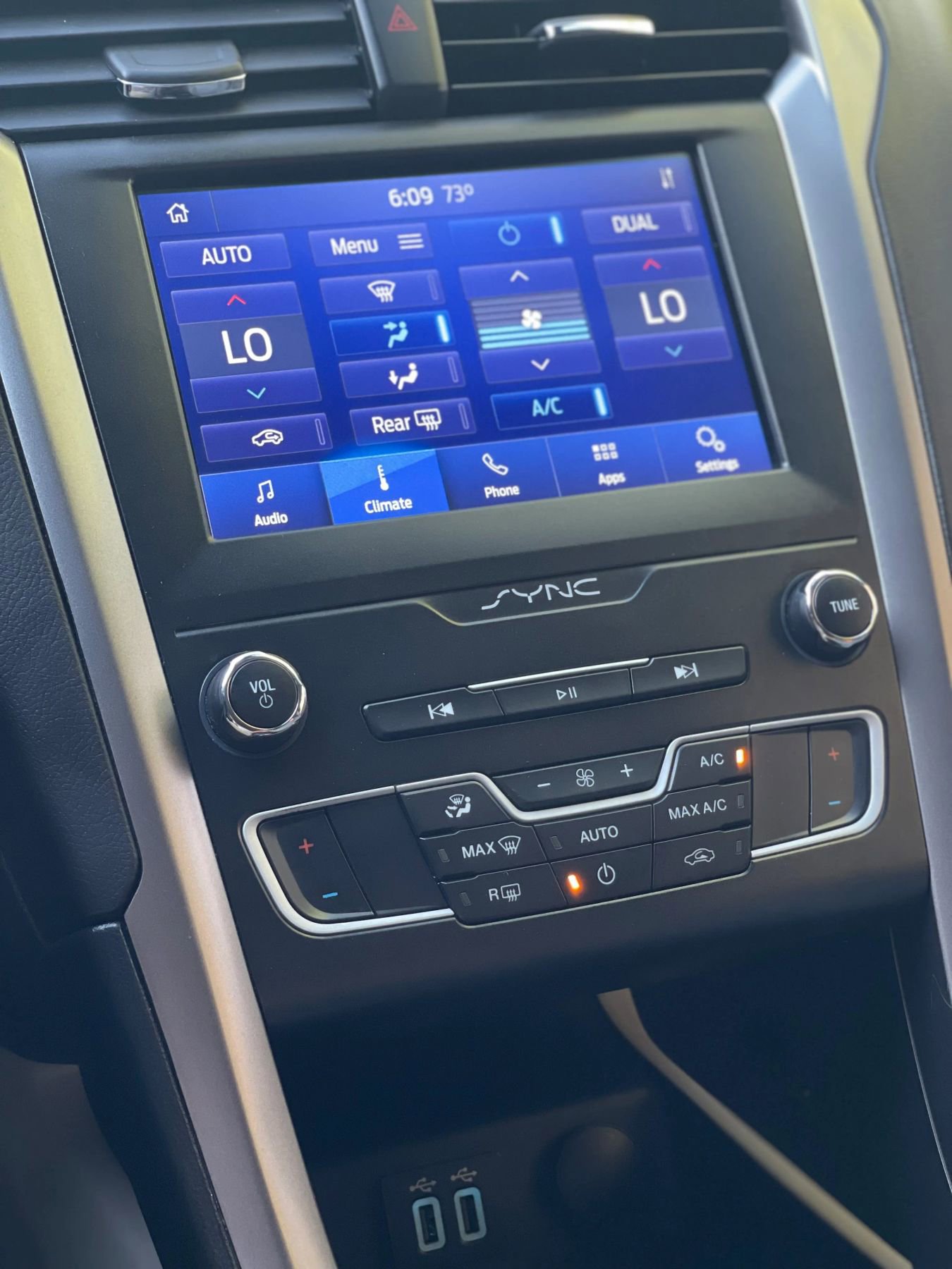 Used 2020 Ford Fusion SE FWD image 17