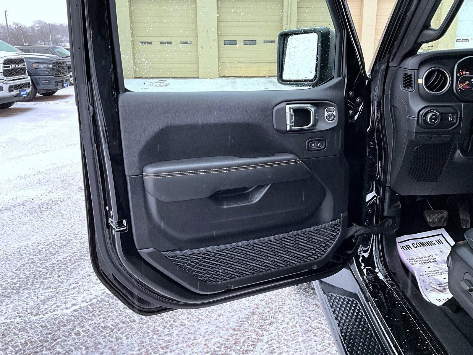 Certified 2025 Jeep Gladiator Sport image 10