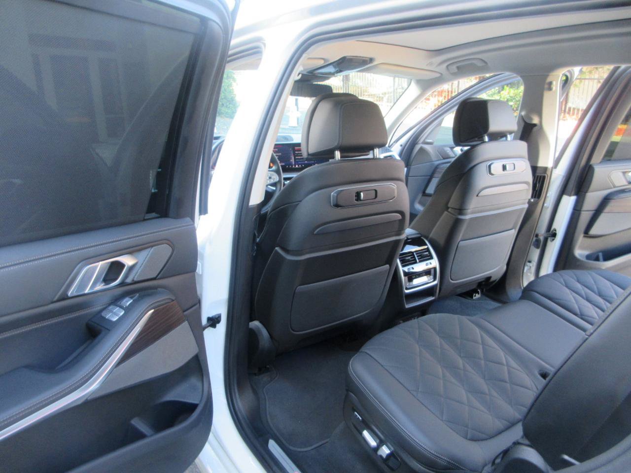 Used 2025 BMW X7 xDrive40i w/ Premium Package AWD/4WD image 43