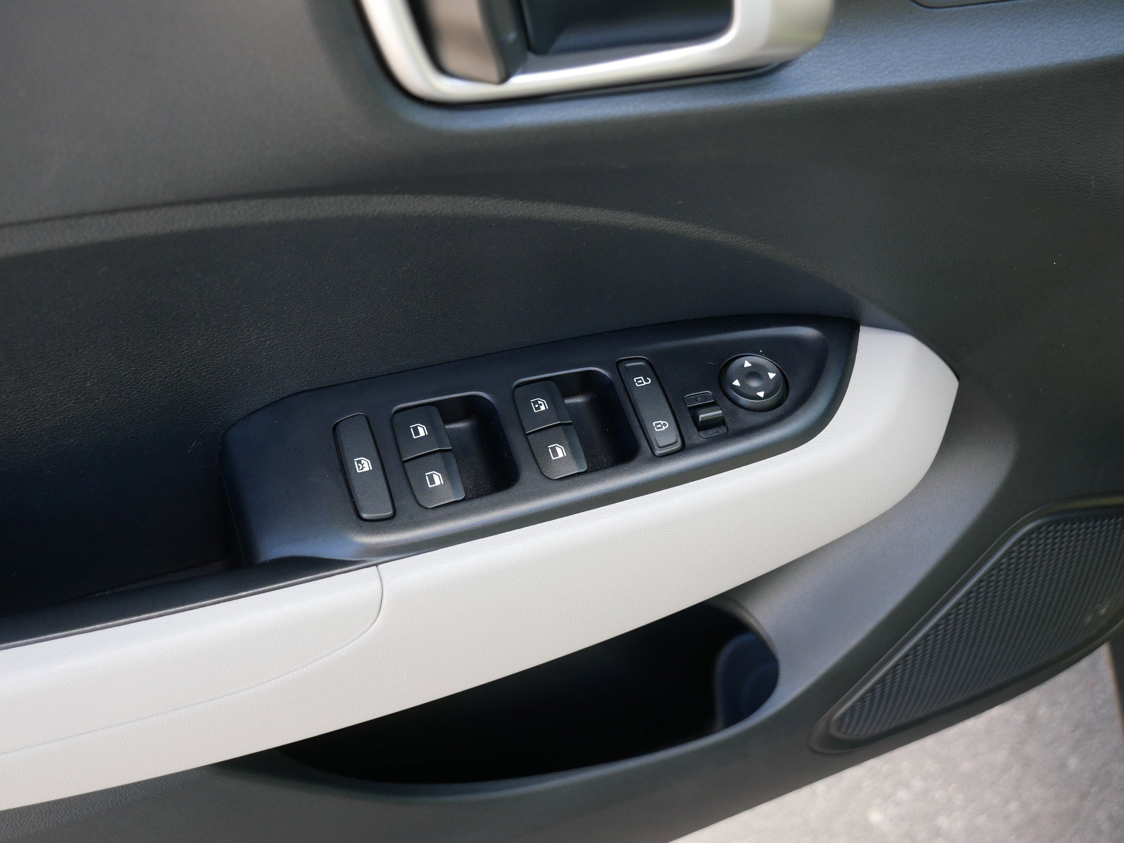 Certified 2023 Hyundai Venue SEL FWD image 19