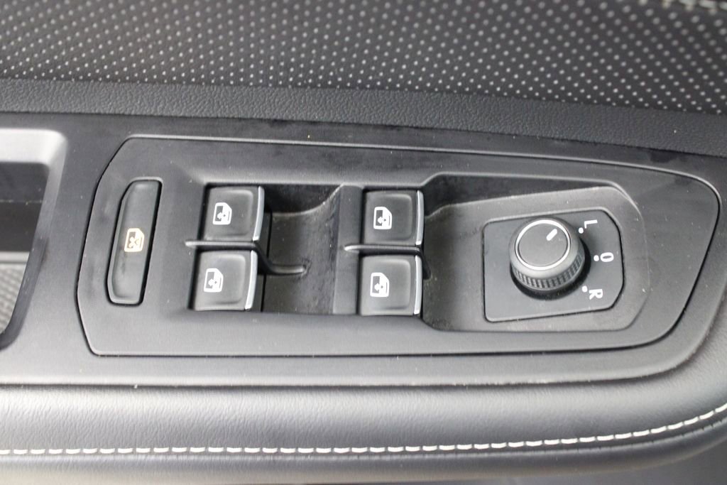Certified 2024 Volkswagen Atlas SE FWD image 17