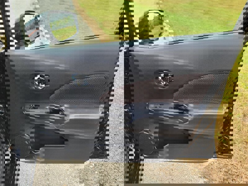 Used 2017 Nissan Versa Note SR image 20