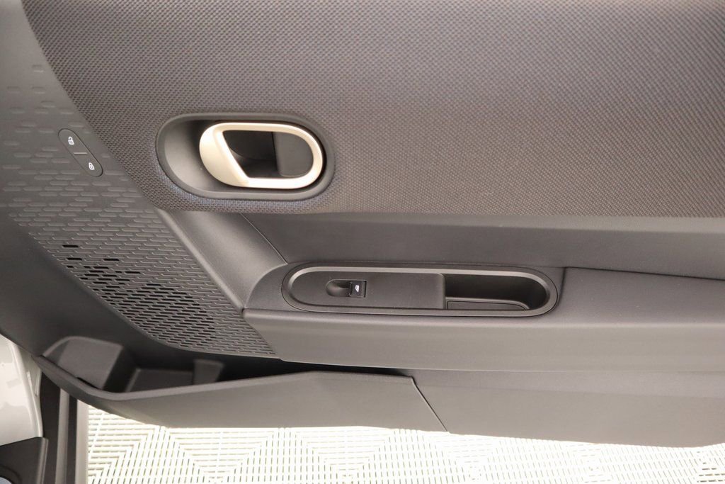 New 2025 MINI Cooper 2-Door Hardtop image 16