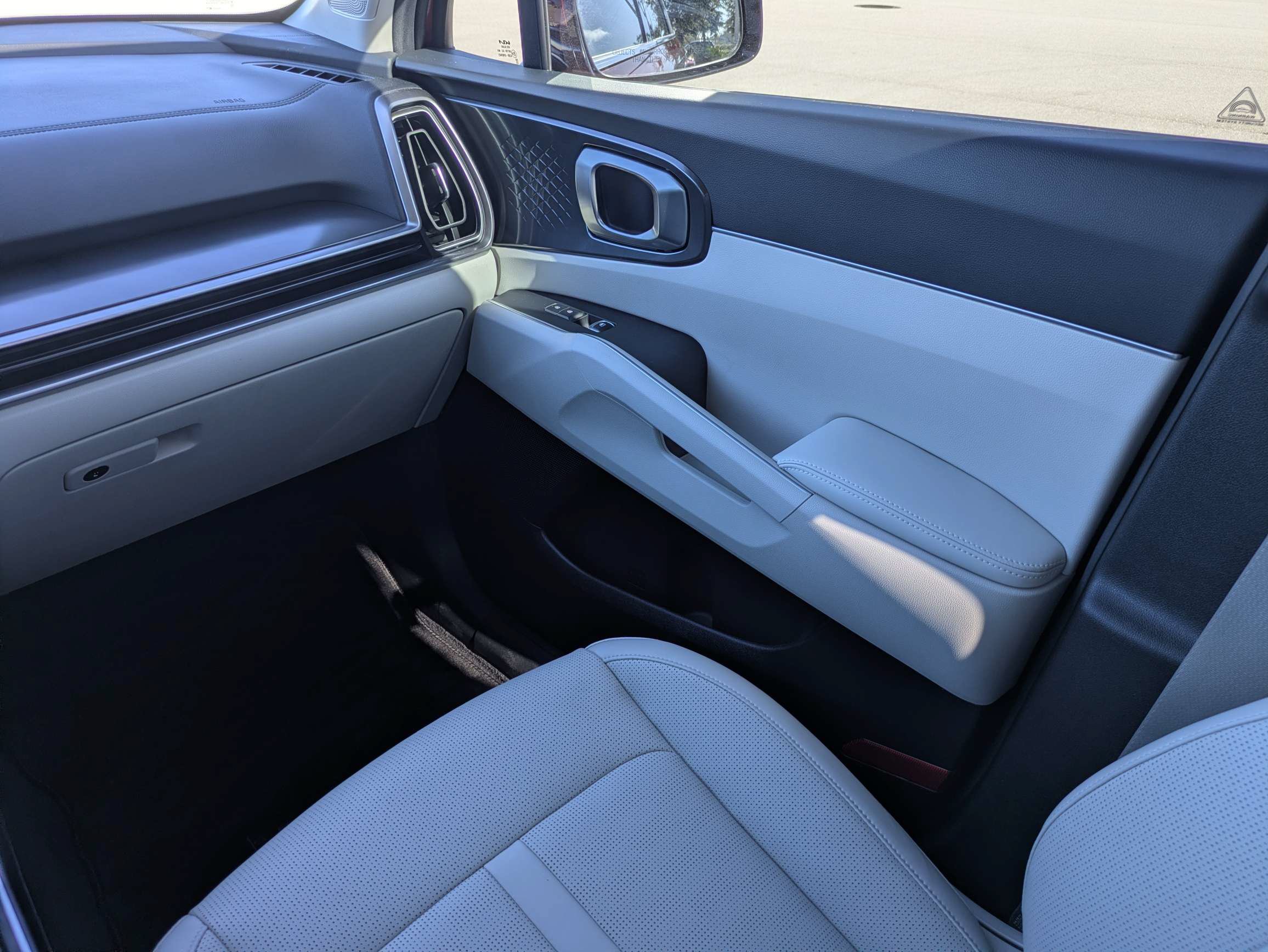 Certified 2025 Kia Sorento S FWD image 17