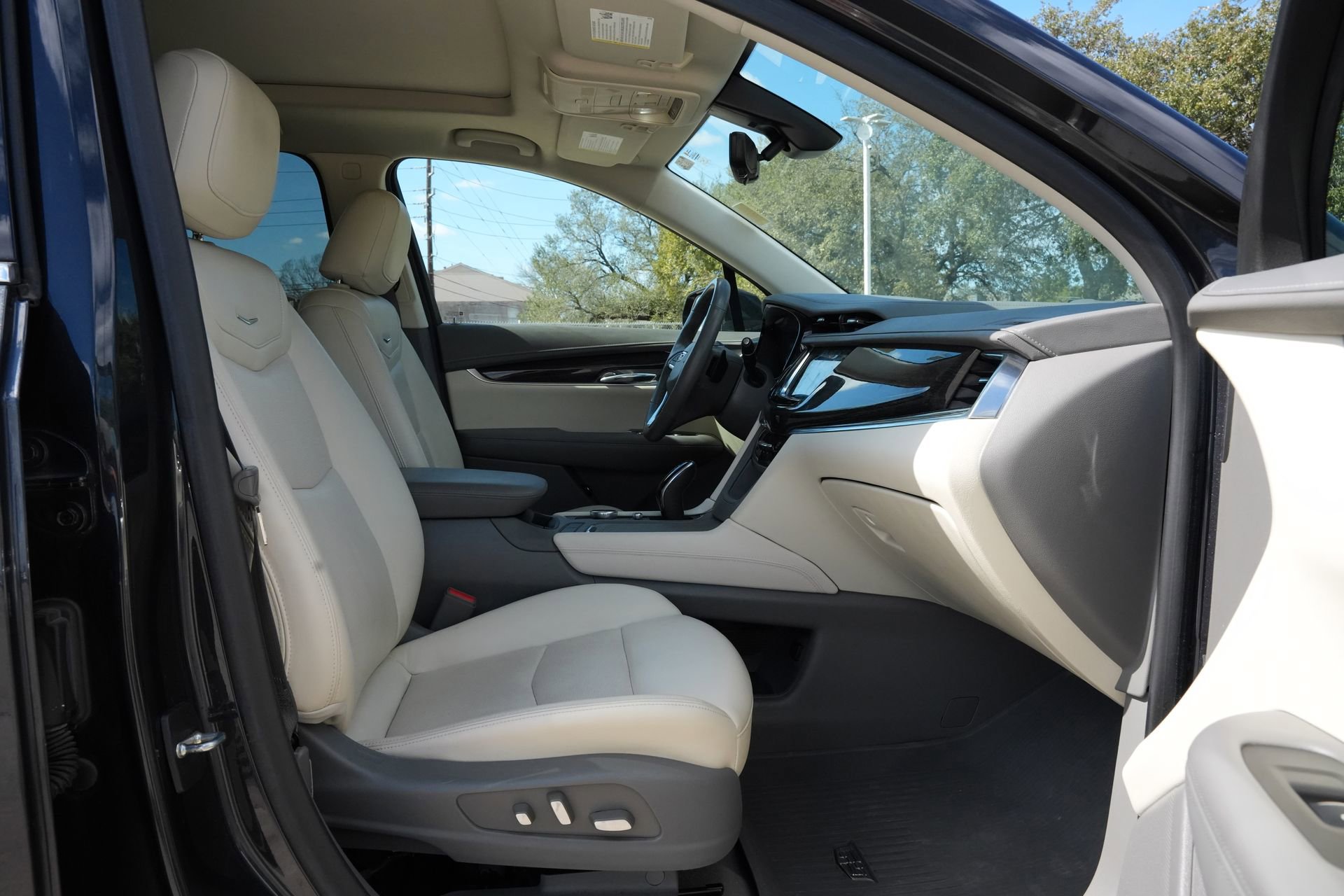 Certified 2022 Cadillac XT6 Premium Luxury w/ Technology Package image 28