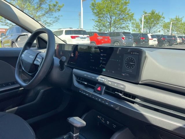 Certified 2025 Kia K4 LXS FWD image 33