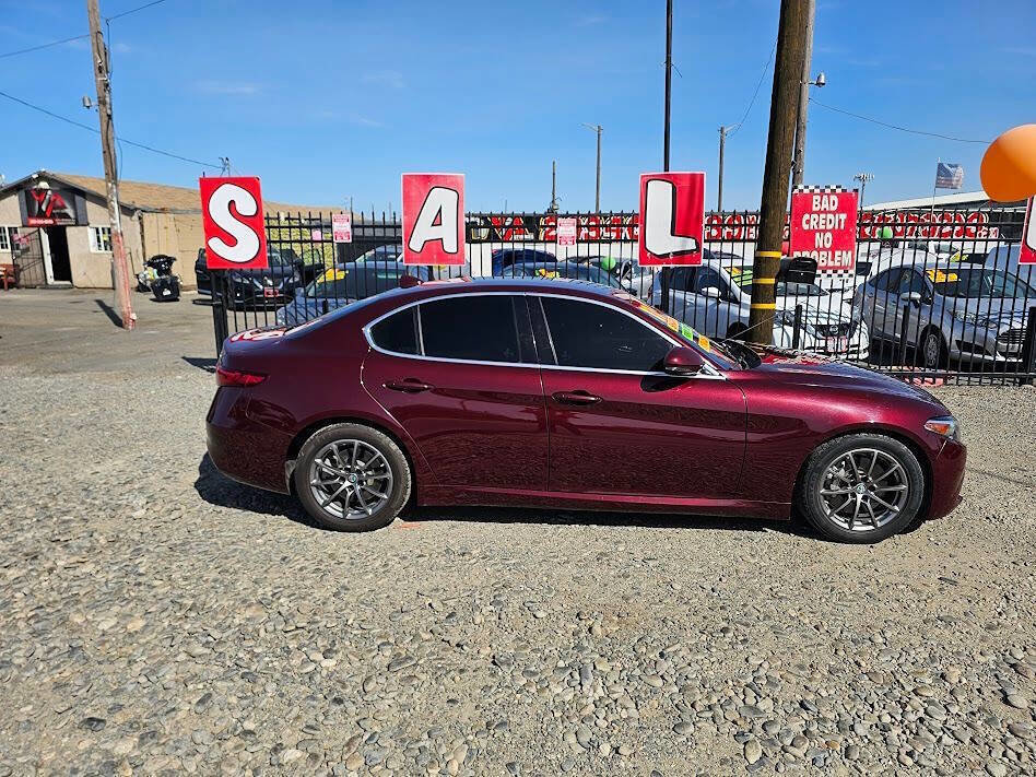 Used 2017 Alfa Romeo Giulia RWD image 4
