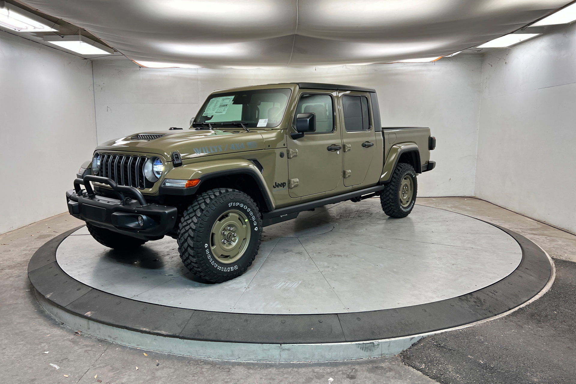 New 2026 Jeep Gladiator Willys AWD/4WD image 1