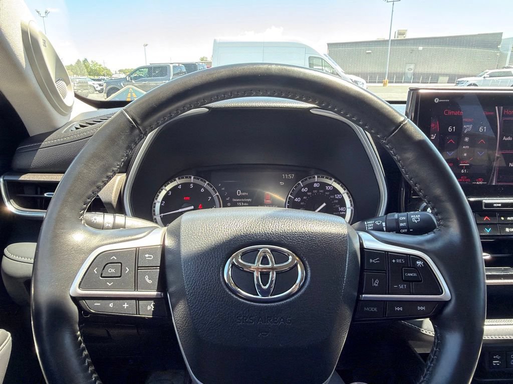 Used 2022 Toyota Highlander Limited AWD/4WD image 16