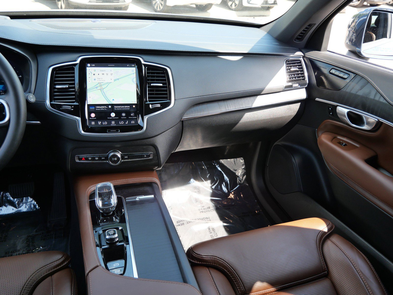 Certified 2025 Volvo XC90 T8 Ultra w/ Protection Package Premier AWD/4WD image 14