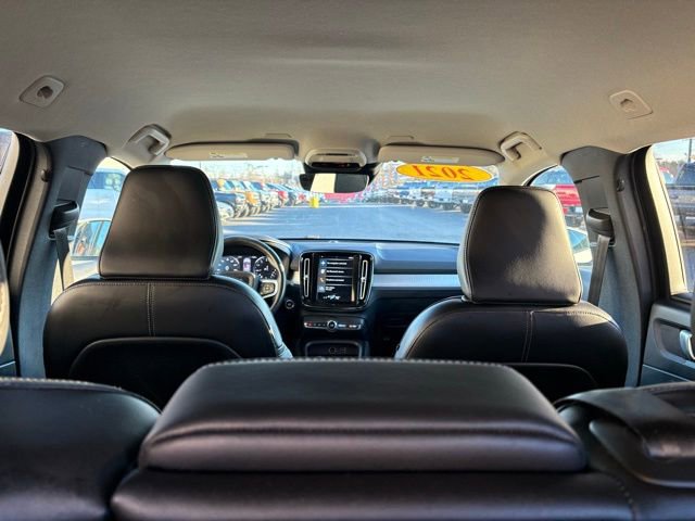 Used 2021 Volvo XC40 T4 Momentum w/ Protection Package Premier image 25