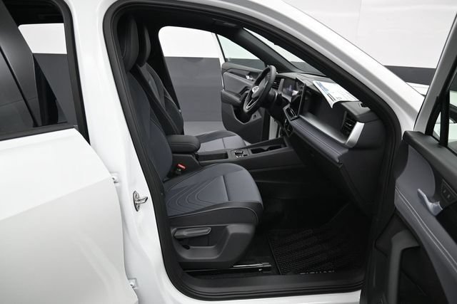 New 2026 Volkswagen Tiguan SE R-Line FWD image 14