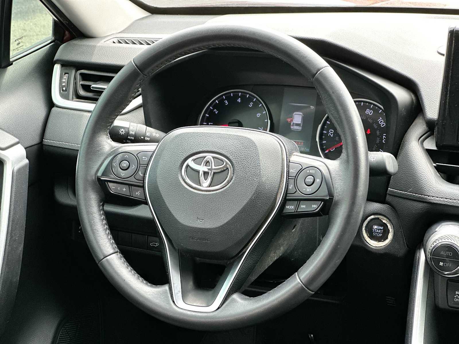 Used 2020 Toyota RAV4 XLE Premium image 27