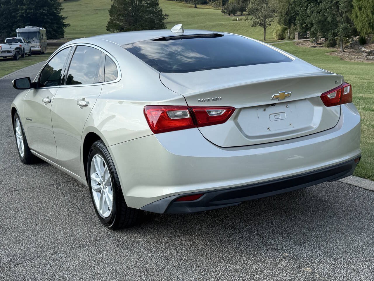 Used 2016 Chevrolet Malibu LT w/ Leather Package FWD image 10