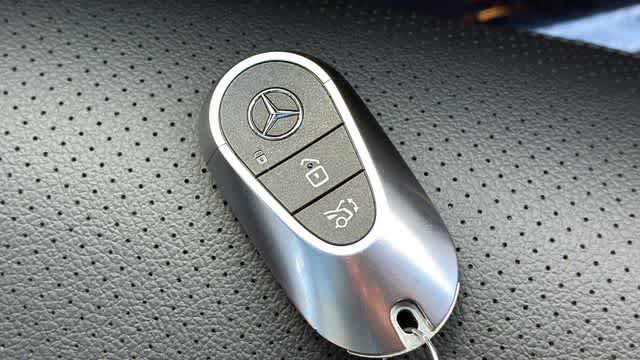 Used 2026 Mercedes-Benz GLC 300 4MATIC image 38