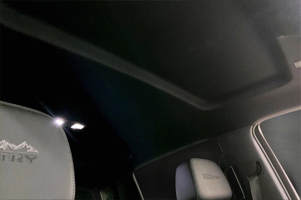 Used 2022 Chevrolet Silverado 3500 High Country w/ Technology Package image 28